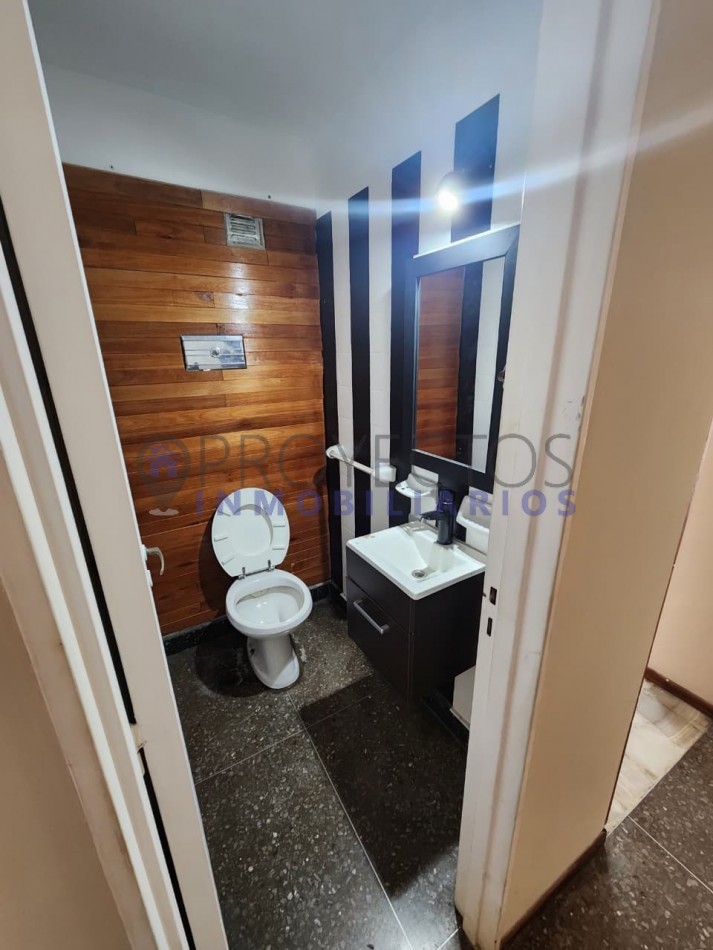 5 ambientes en alquiler al frente sobre Av. Rivadavia 13.900 - Ramos Mejia