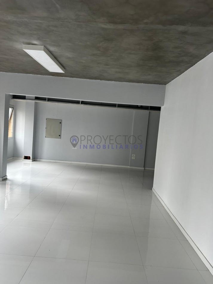 Edificio corporativo premium en pleno centro de Ramos Mejia, ideal para inversion institucional.