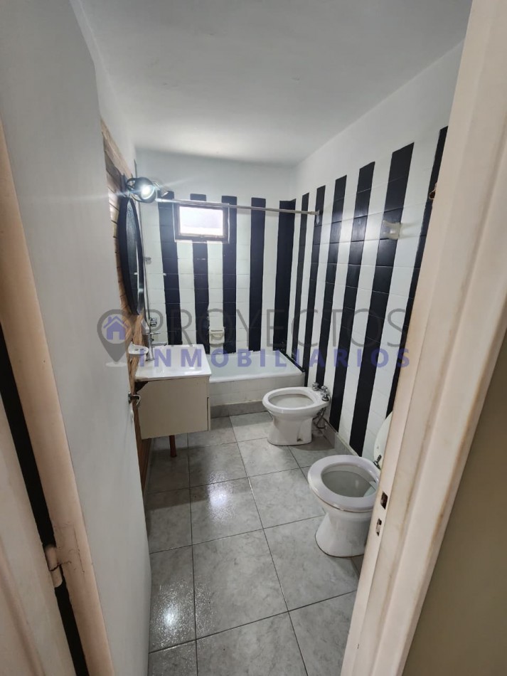 5 ambientes en alquiler al frente sobre Av. Rivadavia 13.900 - Ramos Mejia