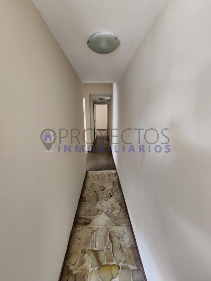 5 ambientes en alquiler al frente sobre Av. Rivadavia 13.900 - Ramos Mejia