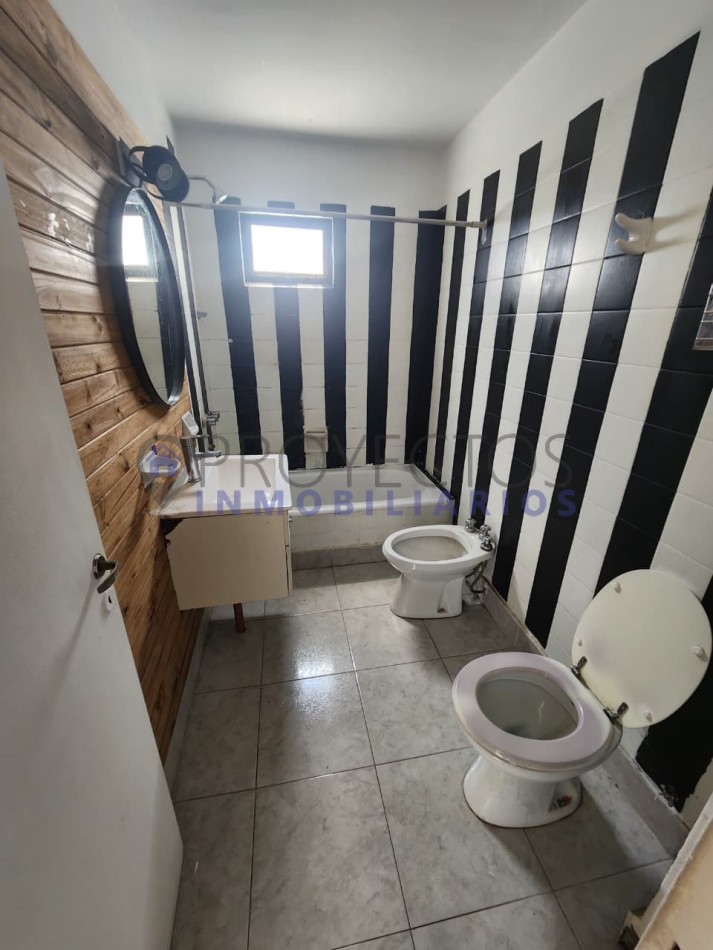 5 ambientes en alquiler al frente sobre Av. Rivadavia 13.900 - Ramos Mejia