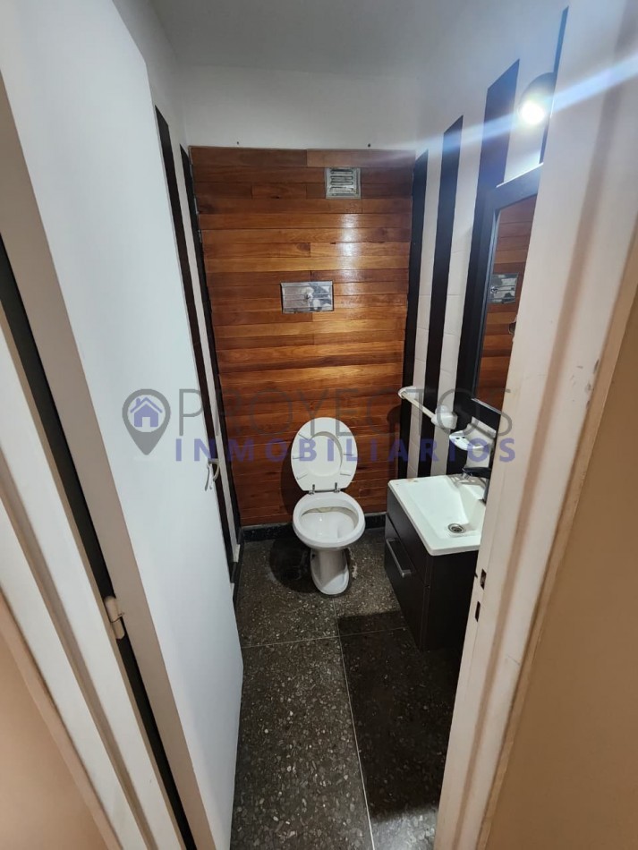 5 ambientes en alquiler al frente sobre Av. Rivadavia 13.900 - Ramos Mejia