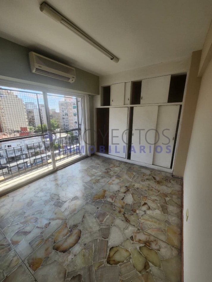 5 ambientes en alquiler al frente sobre Av. Rivadavia 13.900 - Ramos Mejia